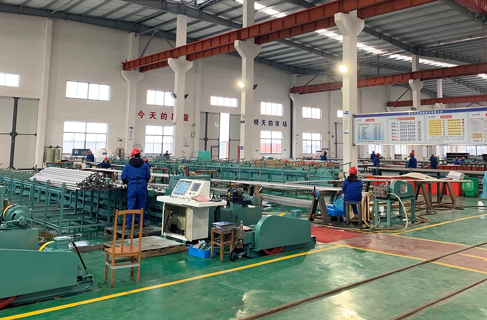 1550628940466901.jpg 1特鋼車(chē)間忙碌生產(chǎn) (2).jpg