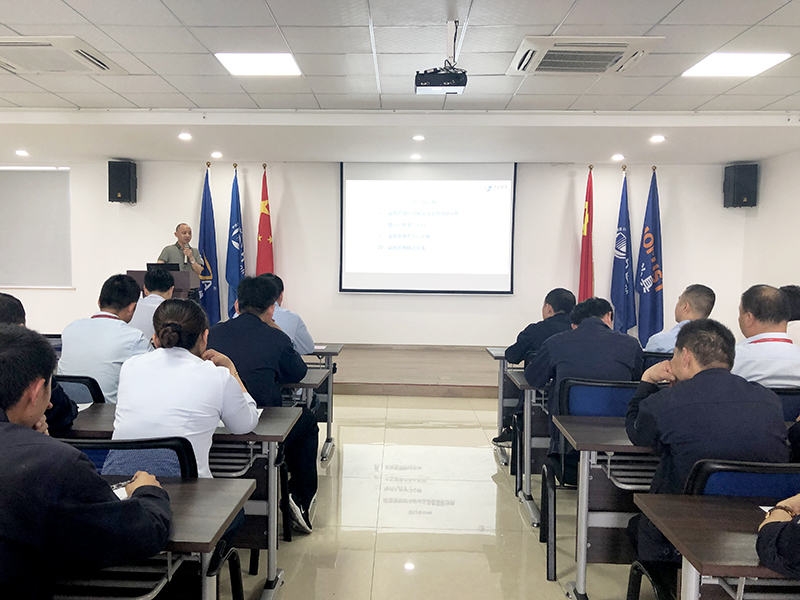 中達貨架召開設(shè)備管理專題技術(shù)研討會.jpg